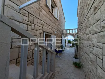 Kamena vila 400 m², Povlja na Braču, prvi red do mora - 3