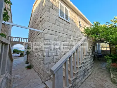 Kamena vila 400 m², Povlja na Braču, prvi red do mora - 4