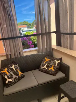 Kuća s 4 apartmana i građ. zemljištem 60 m od plaže, Vir