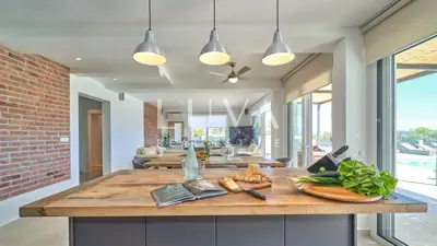 Vila 180 m², Kaštel Novi - bazen i privatnost - 3
