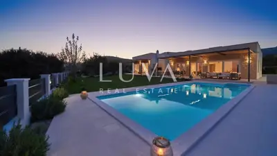 Vila 180 m², Kaštel Novi - bazen i privatnost - 15