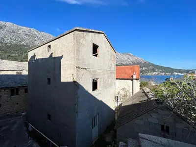 House 135 m², Igrane - third row from the sea