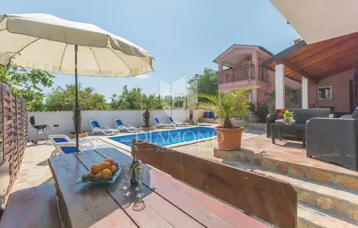 Labin, dvije kuće za odmor sa bazenima - 9