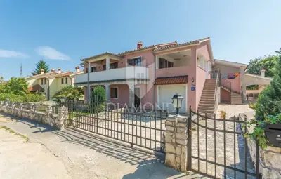 Labin, dvije kuće za odmor sa bazenima - 8
