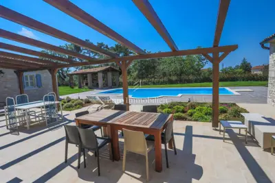 OKOLICA TINJANA! ! ! Velika samostojeća villa sa 4 spavaće sobe, idealna - 10