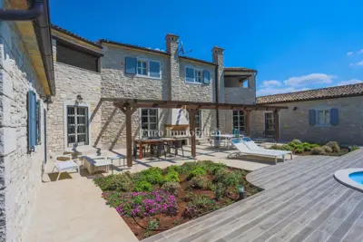 OKOLICA TINJANA! ! ! Velika samostojeća villa sa 4 spavaće sobe, idealna - 9