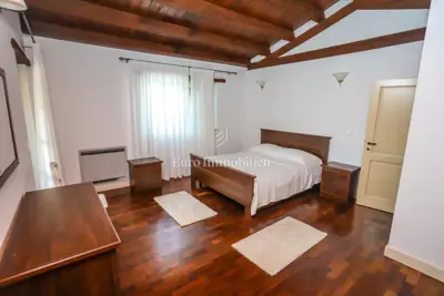 OKOLICA TINJANA! ! ! Velika samostojeća villa sa 4 spavaće sobe, idealna - 22