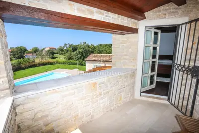 OKOLICA TINJANA! ! ! Velika samostojeća villa sa 4 spavaće sobe, idealna - 16
