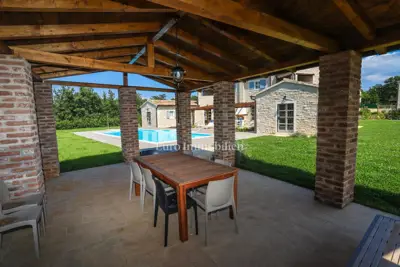 OKOLICA TINJANA! ! ! Velika samostojeća villa sa 4 spavaće sobe, idealna - 8