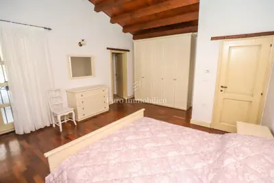 OKOLICA TINJANA! ! ! Velika samostojeća villa sa 4 spavaće sobe, idealna - 19