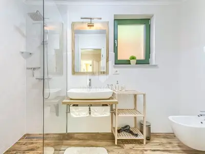 Rovinj, okolica, osunčana kuća sa velikom okućnicom - 12