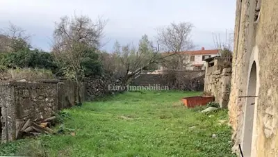 Otok Krk - kamena starina s velikom okućnicom - 3