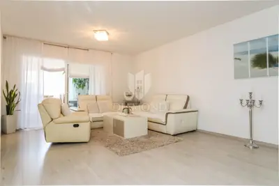 Stan 104 m², Poreč okolica - 2 spavaće sobe i terasa - 2