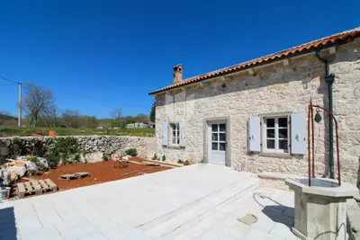 House 85 m², Skitača - renovated and furnished - 14