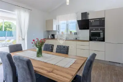 Kuća 1.039 m², Labin - bazen i natkrivena terasa - 10