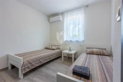 Kuća 1.039 m², Labin - bazen i natkrivena terasa - 14