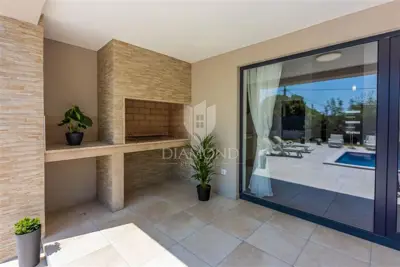 Kuća 1.039 m², Labin - bazen i natkrivena terasa - 21