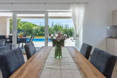 Kuća 1.039 m², Labin - bazen i natkrivena terasa - 9