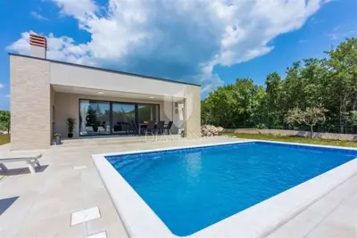 Kuća 1.039 m², Labin - bazen i natkrivena terasa