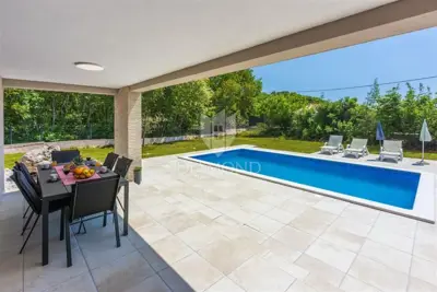 Kuća 1.039 m², Labin - bazen i natkrivena terasa - 19