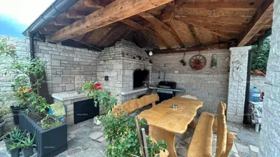 Haus mit Apartments und Pool, Pula Veli vrh, gepflegter Gartenbereich - 8