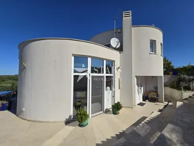 Haus zum Kauf in Momjan, 317,9 m² - 2
