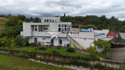 Haus zum Kauf in Momjan, 317,9 m² - 5