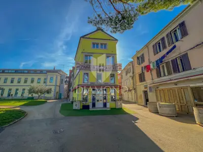 Kuća 240 m², Umag - centar, investicija za turizam