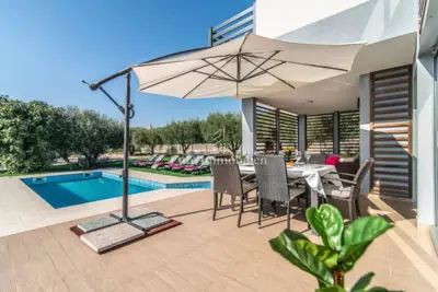 Vila 170 m², Vodnjan - grijani bazen i terasa - 6