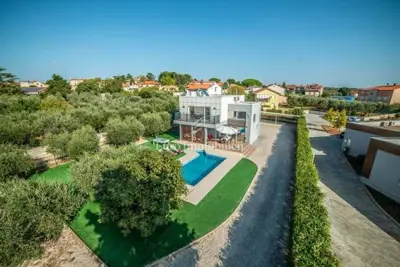 Vila 170 m², Vodnjan - grijani bazen i terasa - 2