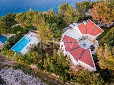 Vila 576 m², Povlja na Braču, 30 m od mora