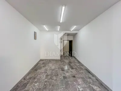 Commercial space 37 m², Umag - center and old town core - 3