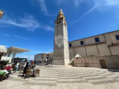 Commercial space 37 m², Umag - center and old town core