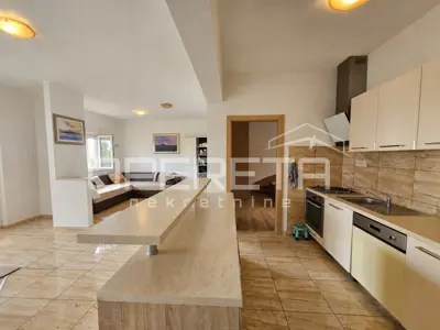 Wohnung 152 m², Kaštel Kambelovac - 3 Zimmer, Terrasse und Meerblick - 2