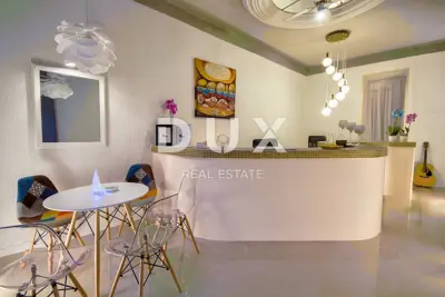 Hotel 975 m², Pula Centar - 19 rooms and view of the old town center