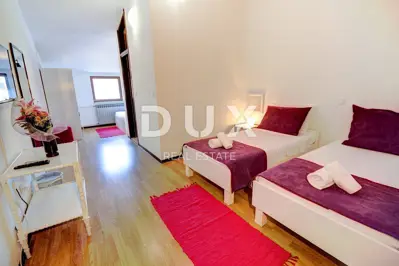 Hotel 975 m², Pula Centar - 19 rooms and view of the old town center - 3