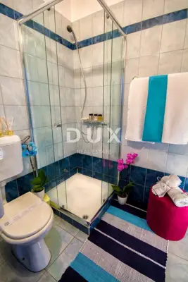 Hotel 975 m², Pula Centar - 19 rooms and view of the old town center - 12