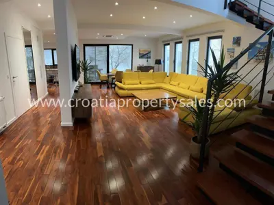 Vila u Makarskoj, mirna lokacija i panoramski pogled na more - 8