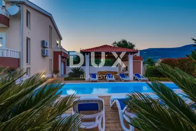 SPLIT, KAŠTEL - Wunderschöne Villa mit Pool und Meerblick