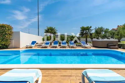 SPLIT, KAŠTEL - Wunderschöne Villa mit Pool und Meerblick - 2