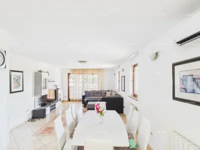 House 260 m², Poreč - quiet area, private pool - 13