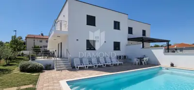 Stan 69 m², Umag - privatni bazen i veliko dvorište