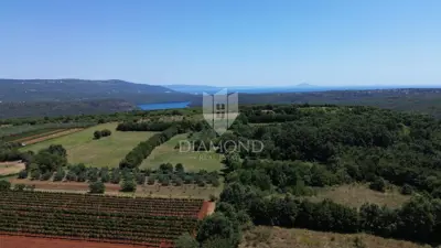 Barban, großzügiges Bauland mit Meerblick