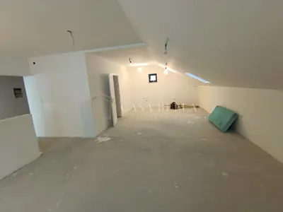 Kuća 240 m², Sivica - novouređena, A+ i podno grijanje - 14