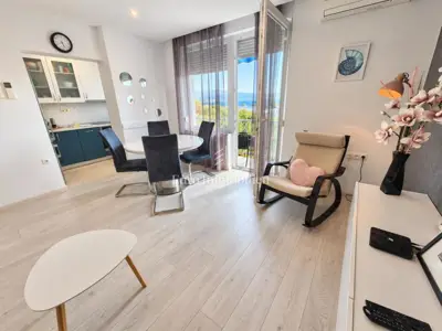 Apartman 60 m², Krk - prvi red do mora i centar - 6