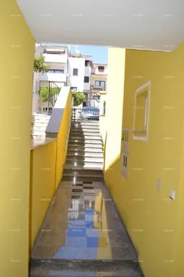 Haus 394 m², Pula Centar - 4 Wohnungen und 6 Parkplätze - 4