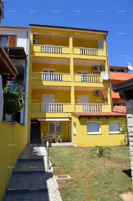 Haus 394 m², Pula Centar - 4 Wohnungen und 6 Parkplätze