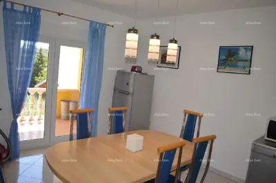 Haus 394 m², Pula Centar - 4 Wohnungen und 6 Parkplätze - 8