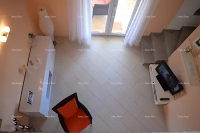 Haus 394 m², Pula Centar - 4 Wohnungen und 6 Parkplätze - 21