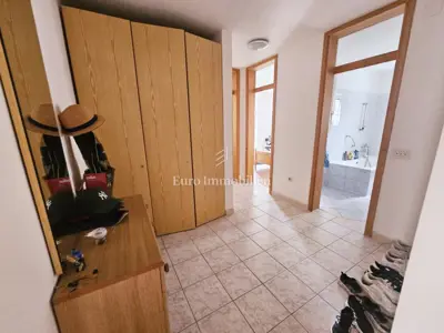 Samostojeća kuća s tri stana, pogled more - Malinska - 18